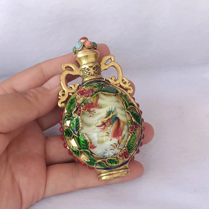 Dragon Play Beads Luminous Snuff Bottle Decorated with Classical Crafts Antique Copper Snuff Bottle