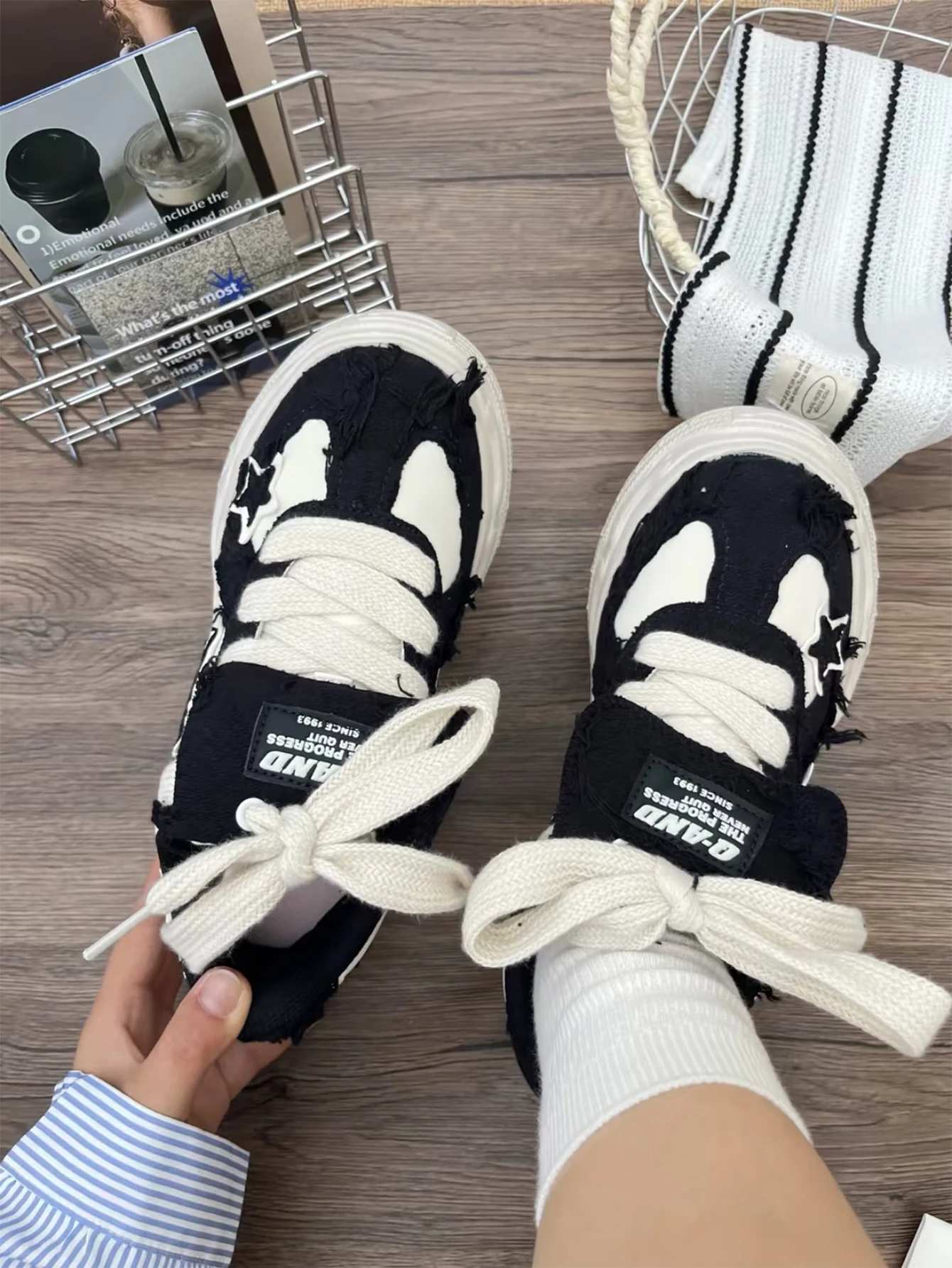 Minimal Emblem Decoration Unisex Fashion New Black Star Color Scheme Skateboarding shoes Casual Sneakers Autumn Winter