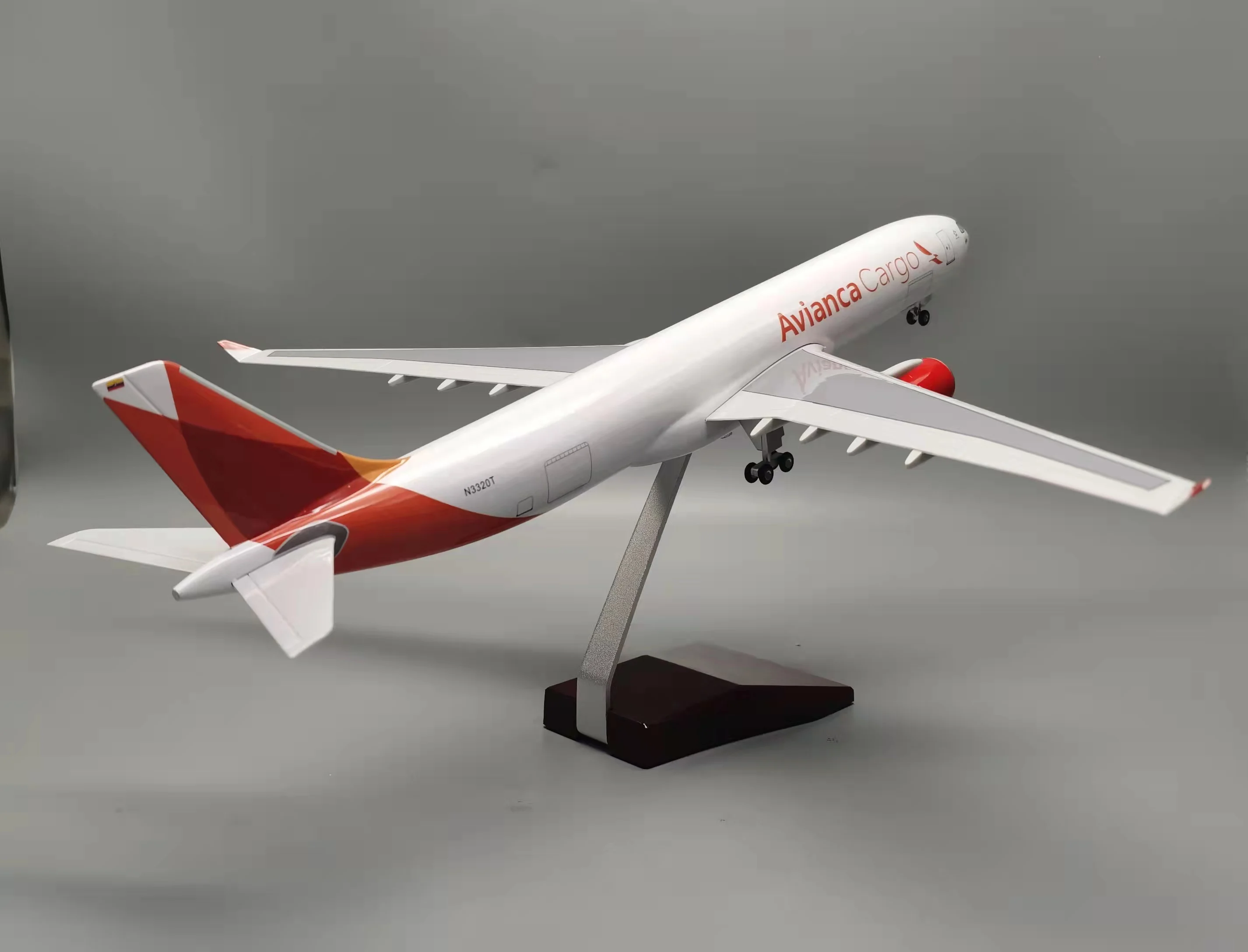 Dekoracja samolotu z żywicy 47 cm A330 Colombia Avianca Cargo Plane skala 1:135, dekoracja pokoju, model samolotu odlewany z podstawką