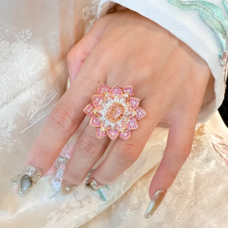 

BELLUX Heavy Design Ring s925 Silver Full Diamond Champagne Color Plated Full Diamond Pink Lotus Ring