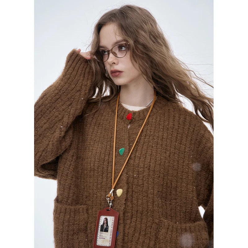 ELFSACK 2025 invierno nuevas llegadas Casual lindo Preppy colorido botón cuello redondo suéter para mujer