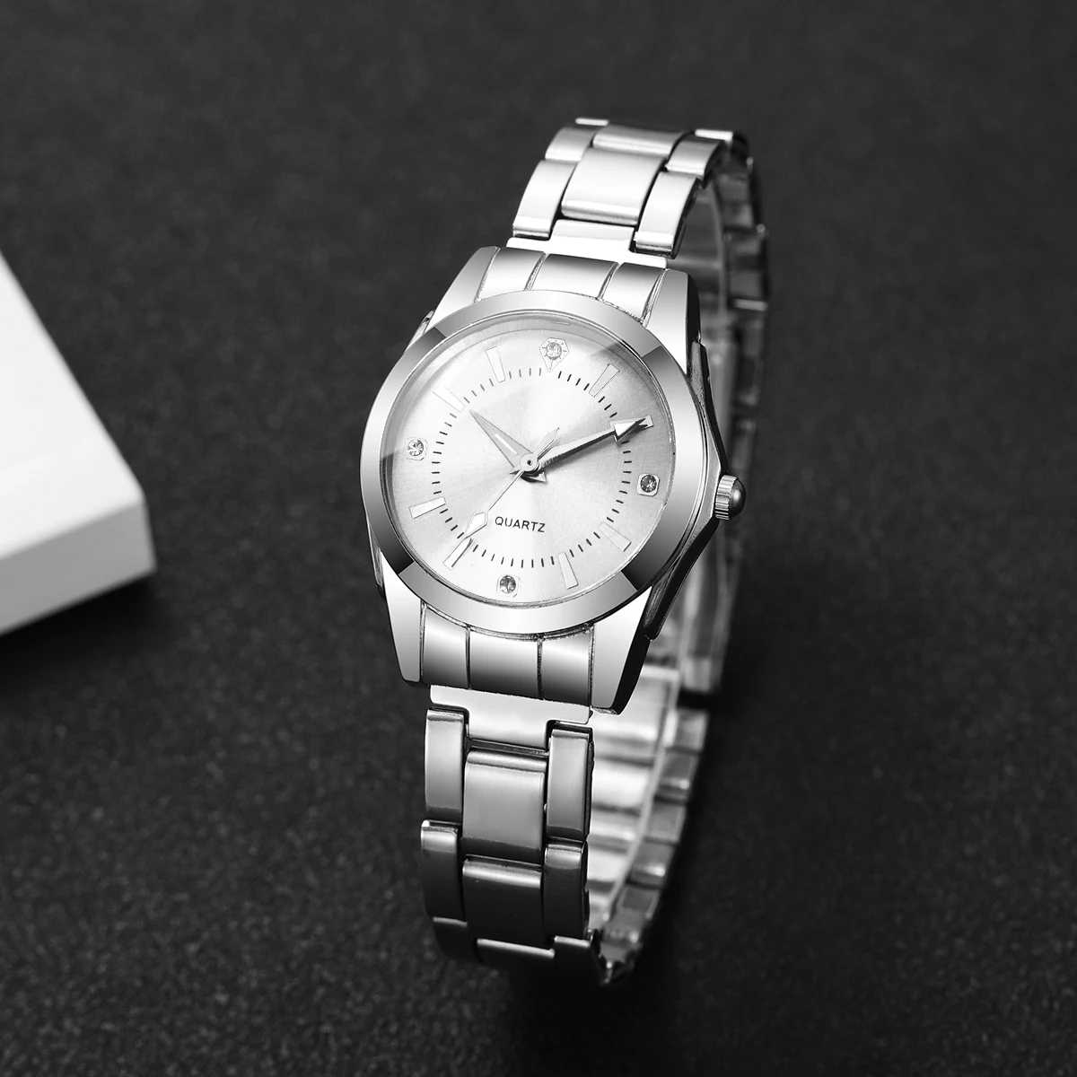 1Pcs Women's Gift Watch Classic Fashion Scale Dial Trend Casual Quartz Watch ( Box Not Included )