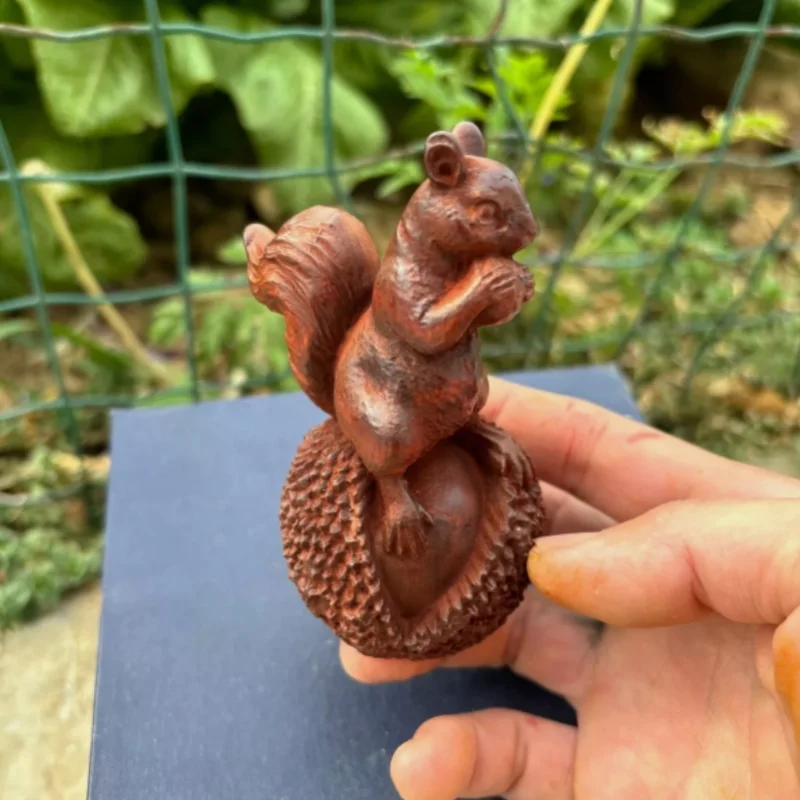 vintage carved wooden squirrel figurine decoration wood statue Boxwood Pinecone