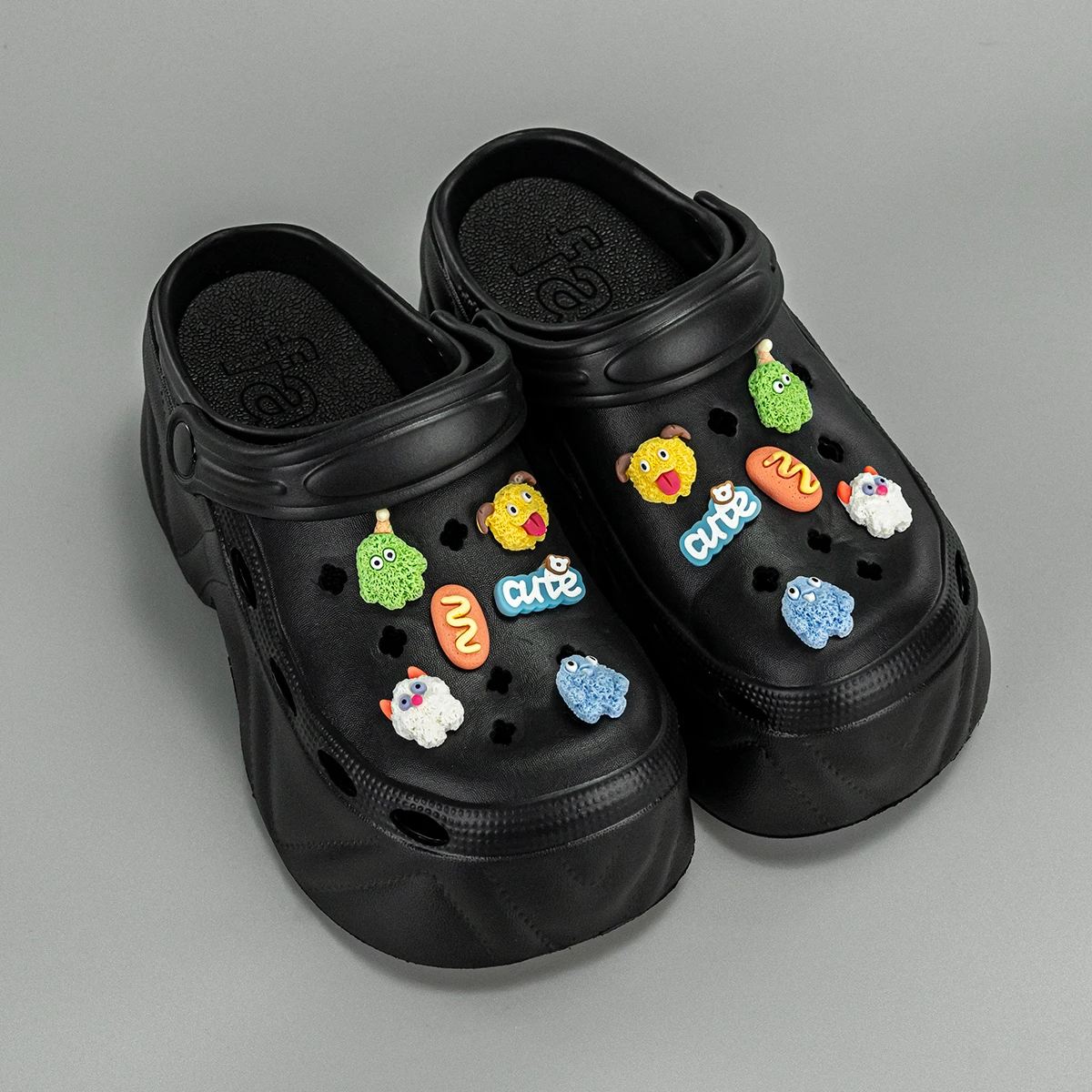 Summer New Cartoon Cute Little Monster Fashion Versatile Eva Clogs for Women, Outdoor Casual Slippers, Thick-Soled Non-Slip Height-Increasing Closed-Toe Sandals 8809