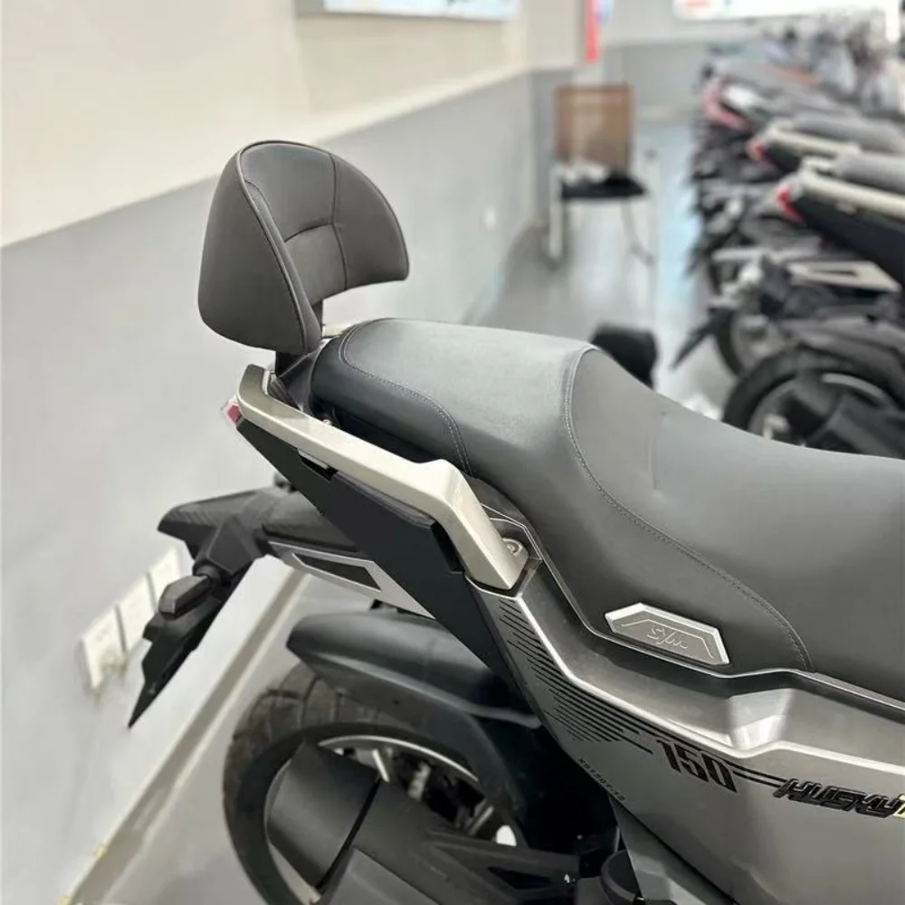 Специальные аксессуары для SYM Husky ADV 150 - задняя спинка, поясничная опора и спинка заднего сиденья.