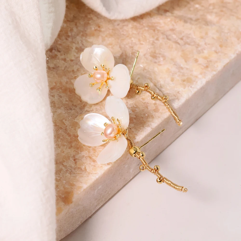 Boucles d'oreilles en perles d'eau douce naturelles pour femmes, boucles d'oreilles fleur Fritillaria, bijoux de luxe, cadeau de mode pour dames et filles, style coréen, GE1519