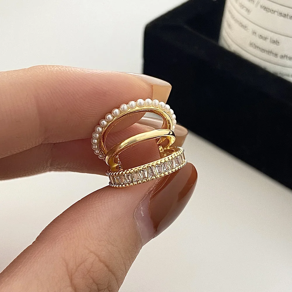 Vintage Metal 3-Layer Zircon Imitation Pearls Clip Earring for Women Multi Layer C Shaped Minimalist Fine Jewelry Accessorie