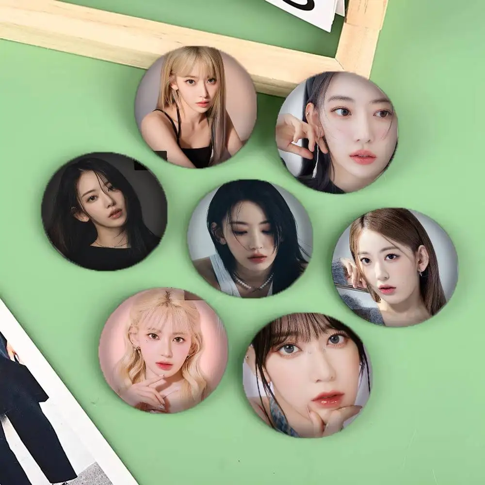 1pc cantor s-sakura emblemas anime redondo laser emblema dos desenhos animados broche roupas mochila acessórios lapela