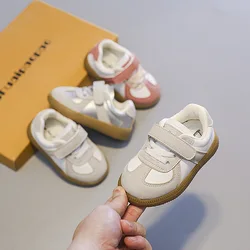 Scarpe sportive per bambini 2024 primavera e autunno scarpe Casual per bambini scarpe da corsa moda per ragazze con tomaia in rete antiscivolo