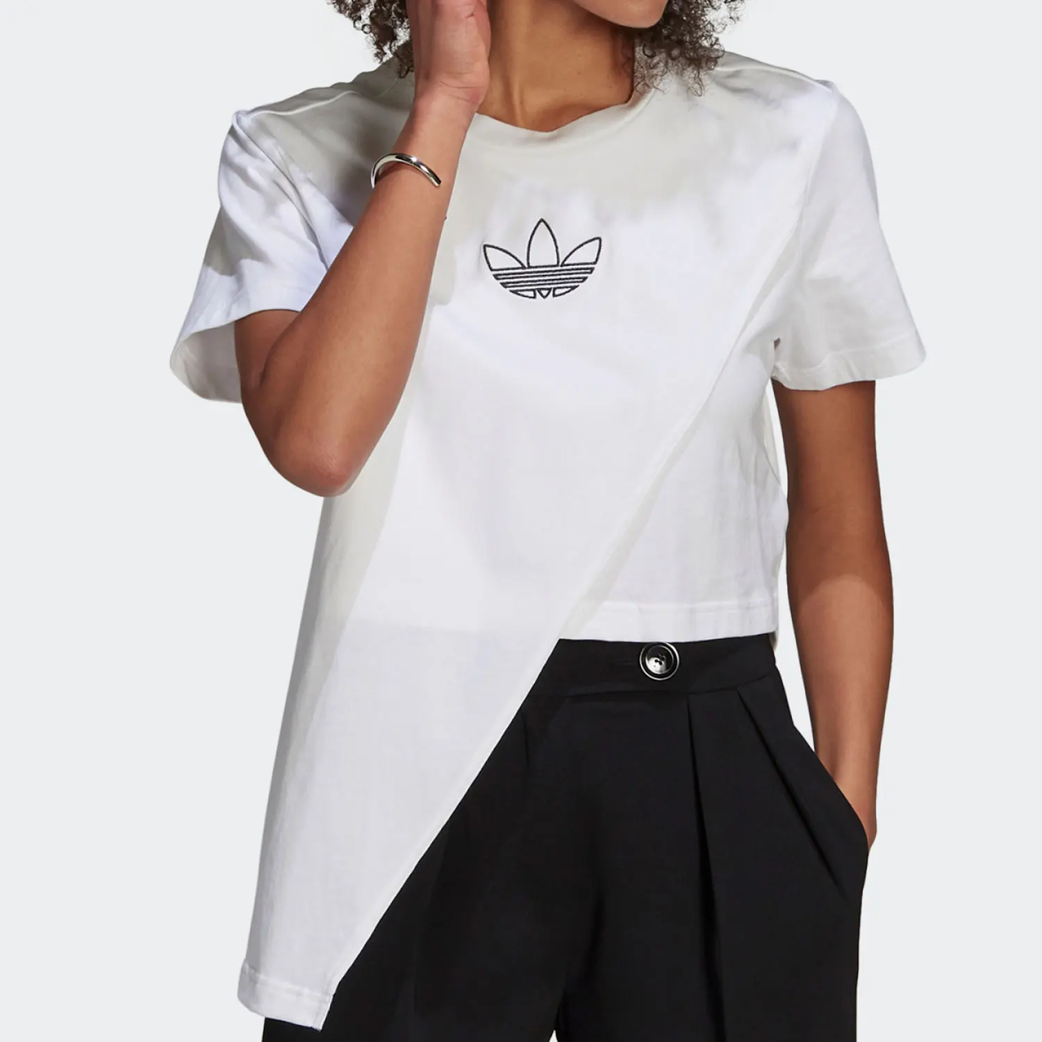 

Официальная женская спортивная футболка Adidas Originals с асимметричным подолом и короткими рукавами GN3159