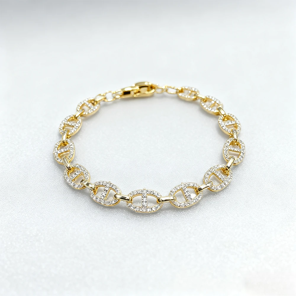 

2025 trendy accessories New Inlaid - Zircon Women's Jewelry Bracelet, Luxurious, Fashionable and a Classic Gift