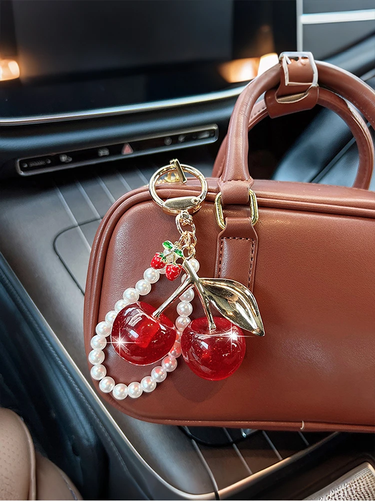 Exquisite Premium Perlenkette Rote Kirsche Goldener Schlüsselanhänger Schlichte Individualität Taschenanhänger Accessoire