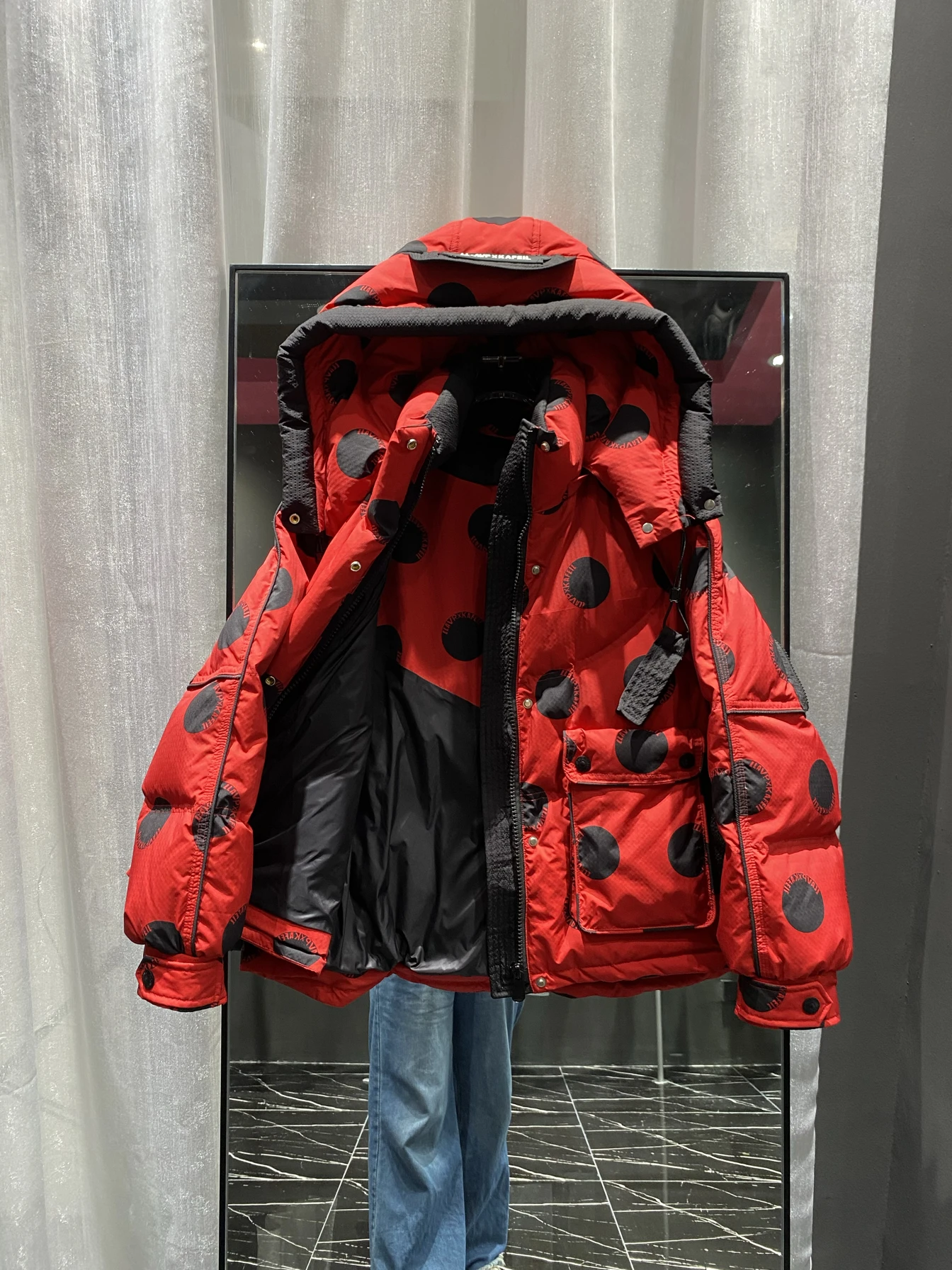 سترة على الطراز الكوري مطبوعة منقط باللون الأبيض للنساء لشتاء 2025 سترة جديدة سميكة ونحيفة بقلنسوة للنساء #5