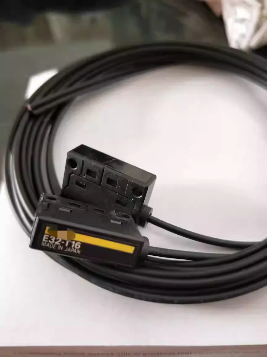

100% brand new original E32-T16 high-precision optical fiber sensor with a wire length of 2 meters