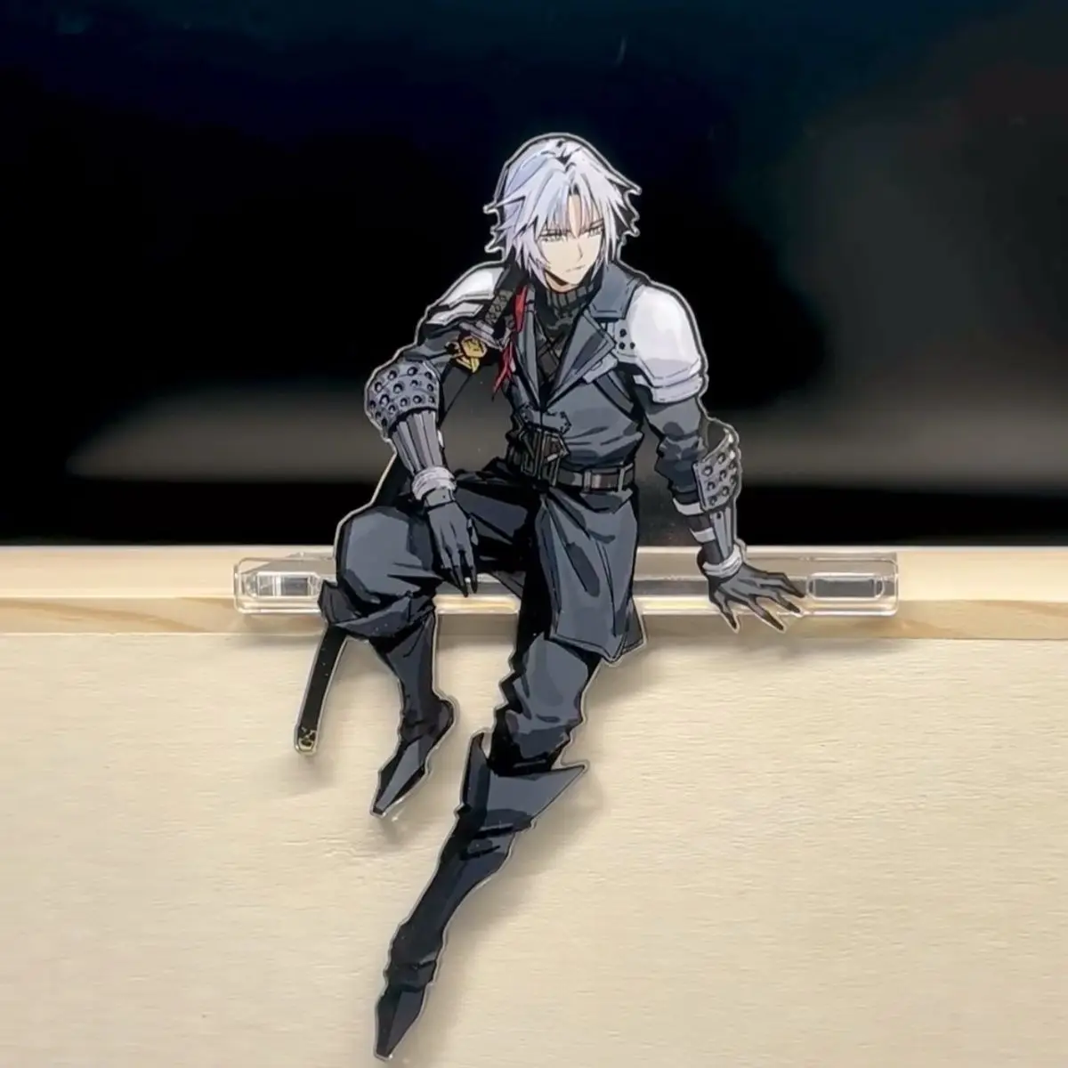 FF 7 لعبة الأجهزة الطرفية سحابة الشكل الجلوس الموقف مكتب الحلي الصغيرة الحديث Sephiroth عمال الدائمة لوحة تحصيل اللعب