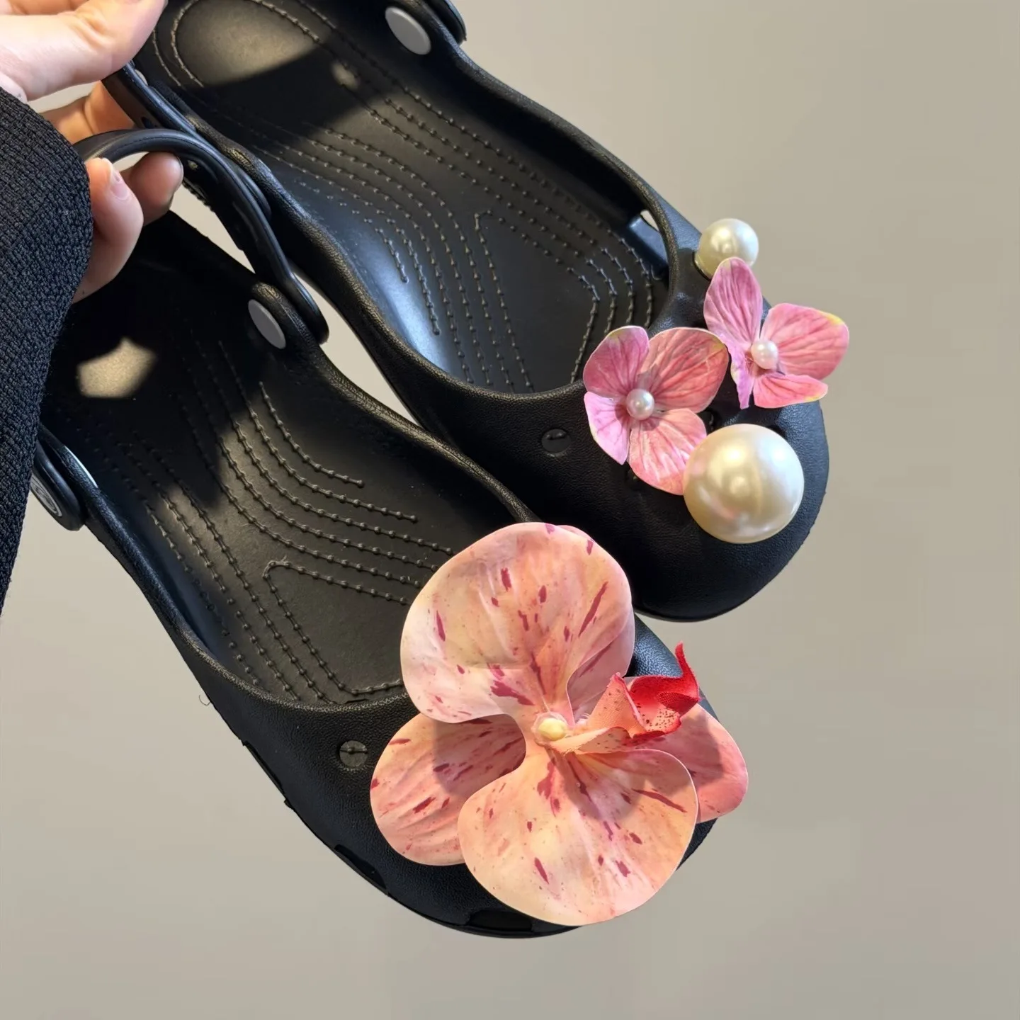 Original Schuh-Charms-Set für Damen, Retro-Ballettschuhe, Corc-Charms-Pack, Wildleder-Kamelienblumen-Schuhdekorationen, Perlen-Schuh-Accessoires – Detail 5