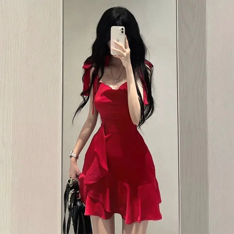 

Pure and Sexy Hot Girl Red Suspender Dress for Women in Summer New Design Niche Temperament Waist-hugging Short Dresses