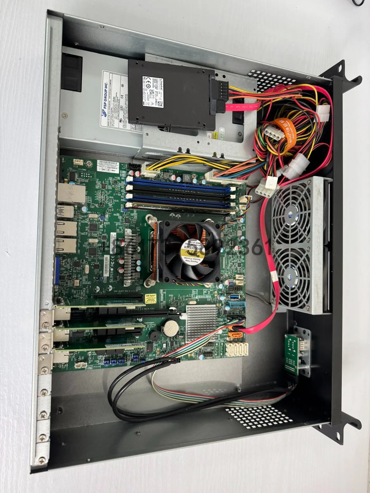 One server host, CPU E3-1225 V5 3.