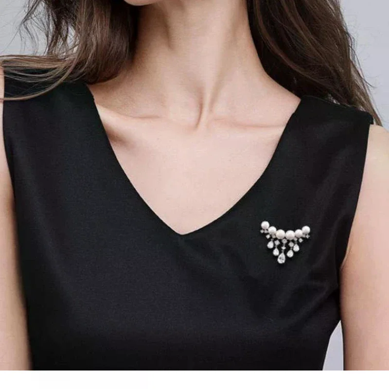 Elegant Rhinestone Pearl Sunflower Brooch - Exquisite Wedding Lapel Pin Corsage for Women, Perfect Coat Dress Accessory