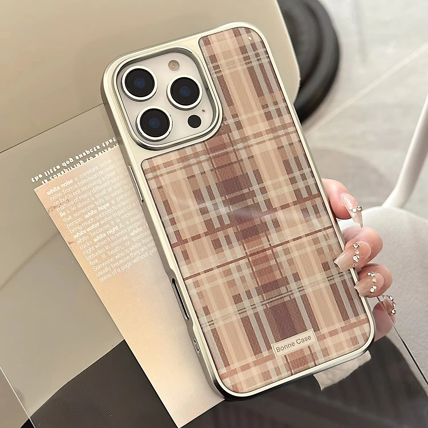 

Роскошный чехол для телефона Ins с коричневым сетчатым узором и гальваническим клеем для iPhone 17 Air 16 Pro Max 15 14 Plus 13 12 Pro 11, задняя крышка
