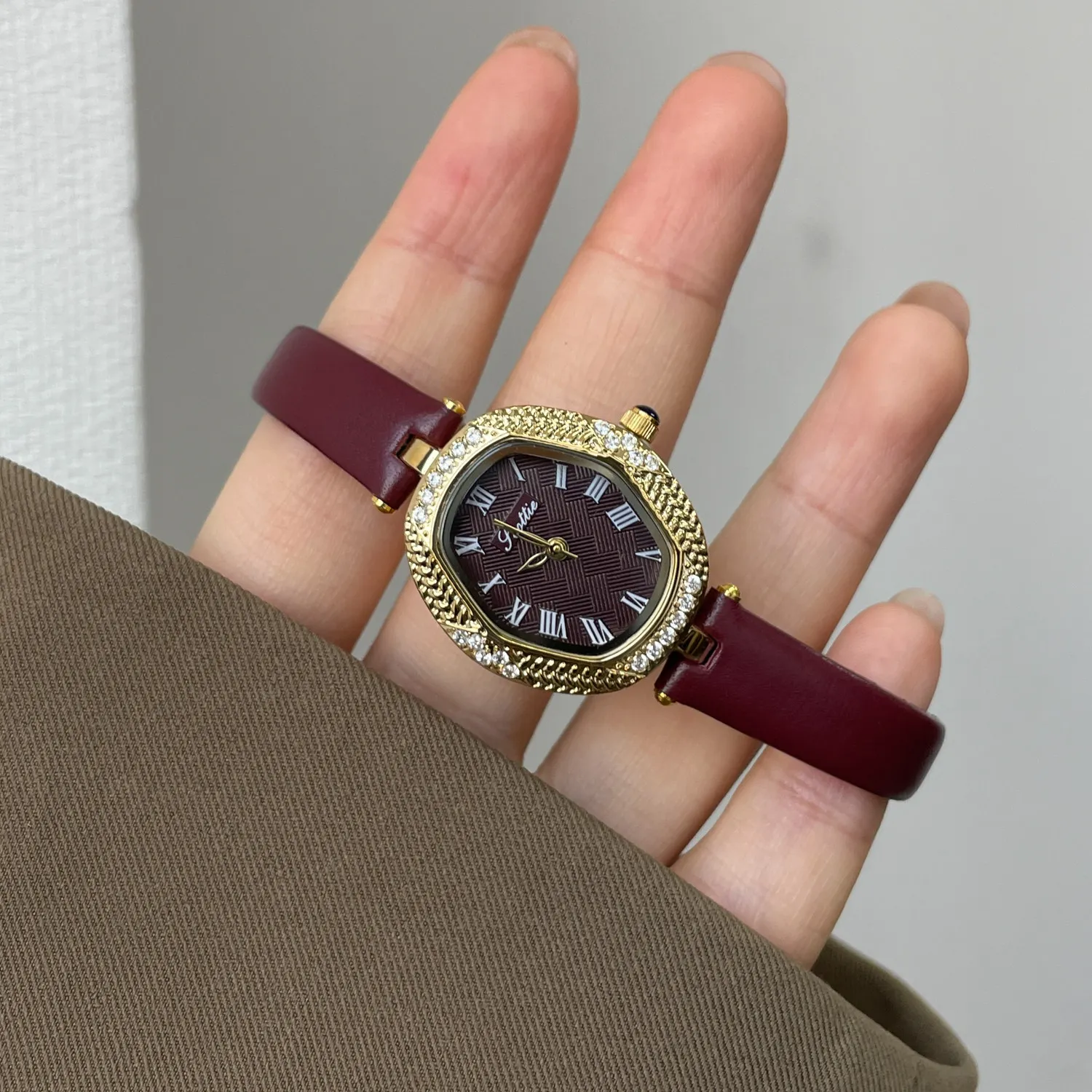 New Artistic Women'S Watch, Small And Exquisite, Elegant Style, 2026 New Brand Wristwatch, Trendy Watch, High-Quality Timepiece.