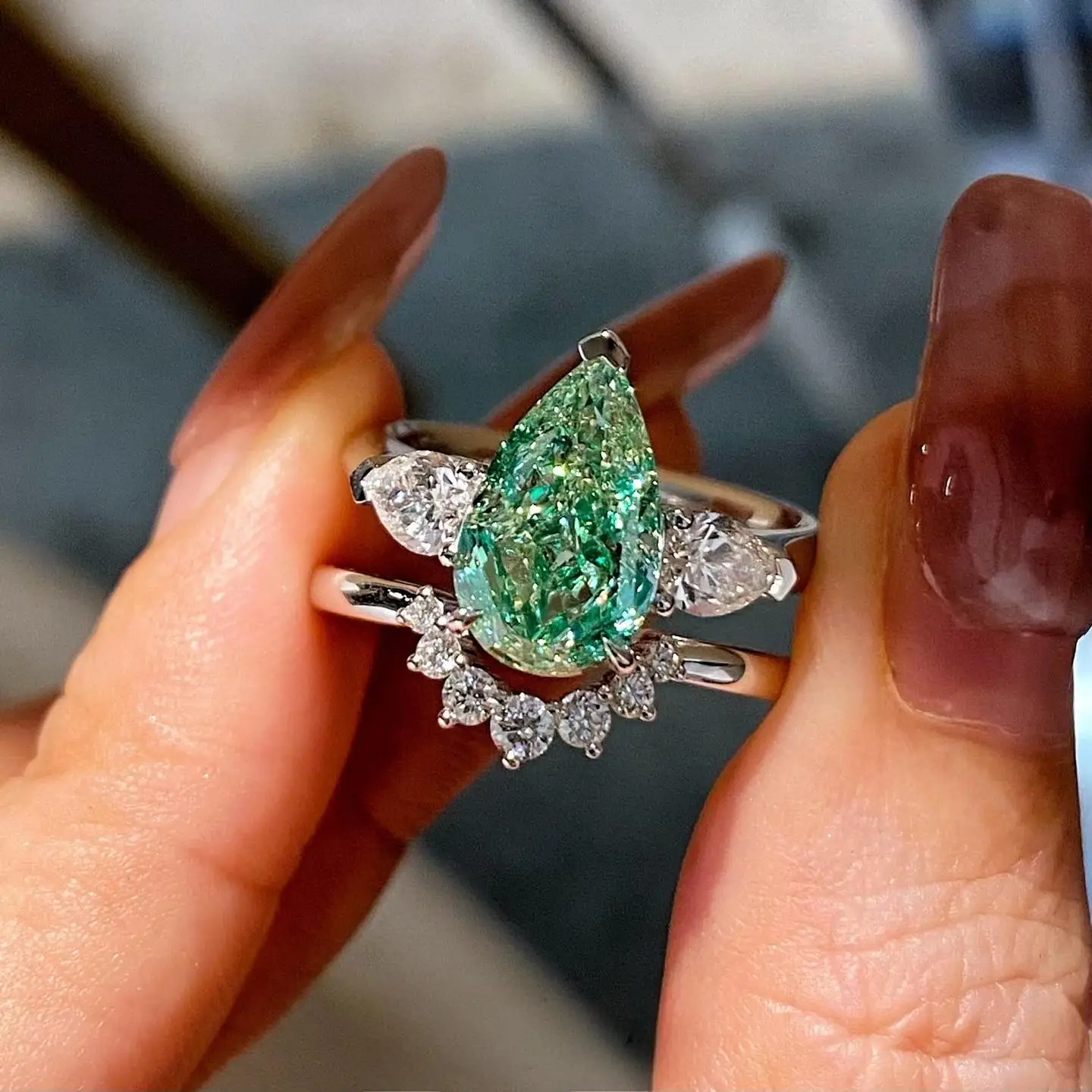 18K Gold Solid Real Gold Lab-Grown Diamond Green Pear Three-Stone Engagement Ring Platinum 2CT Custom Engagement Ring