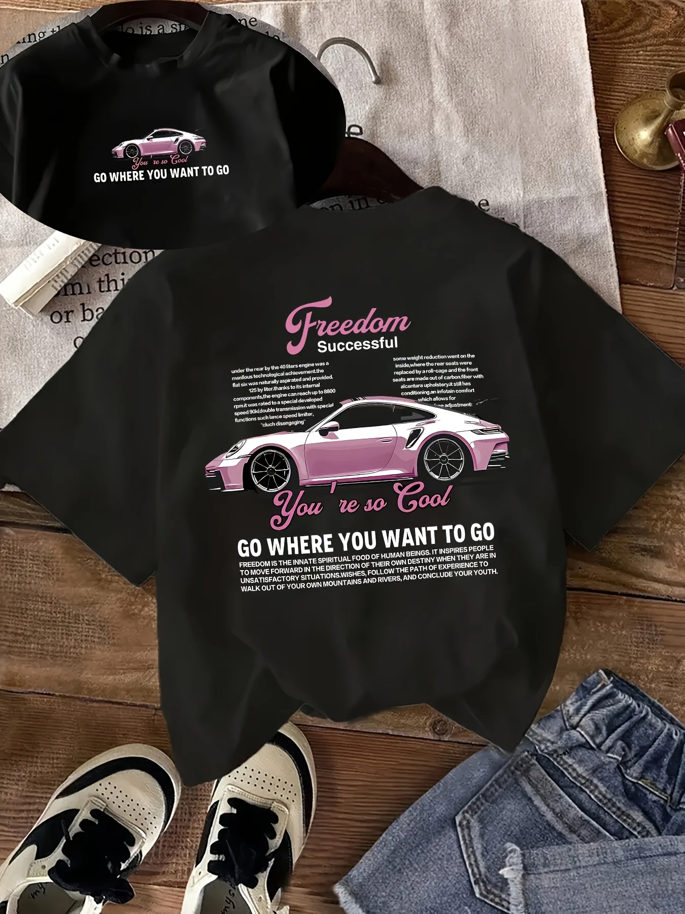 

Розовая женская футболка Pink Sports Car Freedom — модный повседневный крутой топ с автомобильным принтом