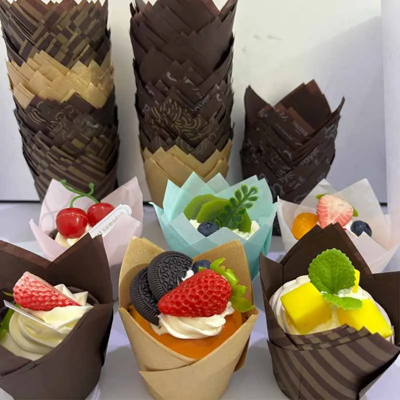 50Pcs Tulip Cake Cups, Greaseproof Baking Cups, Cupcake Liners, Standard Baking Cup Liners, Suitable for Baking Muffins and Cupcakes, Perfect for Christmas Parties and Birthday Celebrations