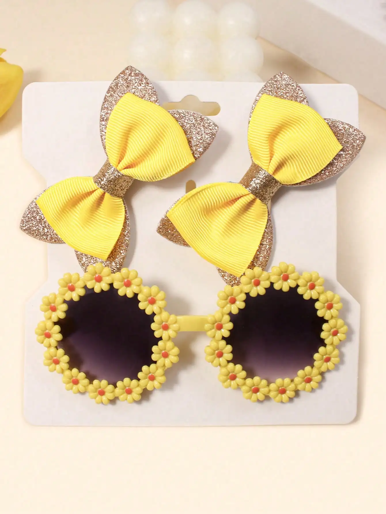 3pcs/set Girls' Yellow Hair Clips And Sunglasses Combination (for Children)