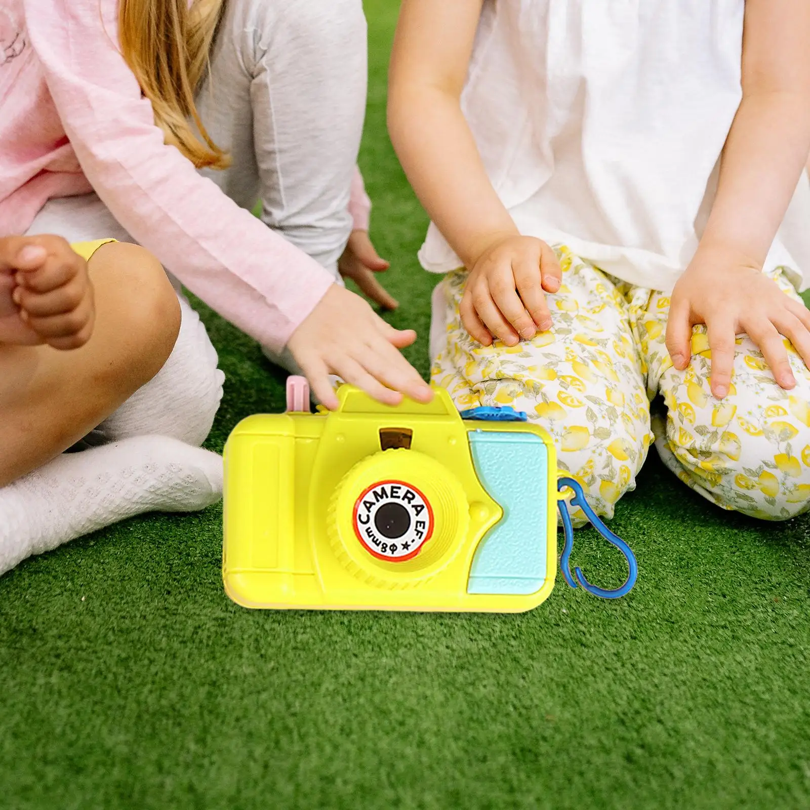 Educational Viewfinder Camera Toy for Kids 3-6 Years Old Mini Pretend Play Prop with Pictures Portable ABS Plastic Camera for