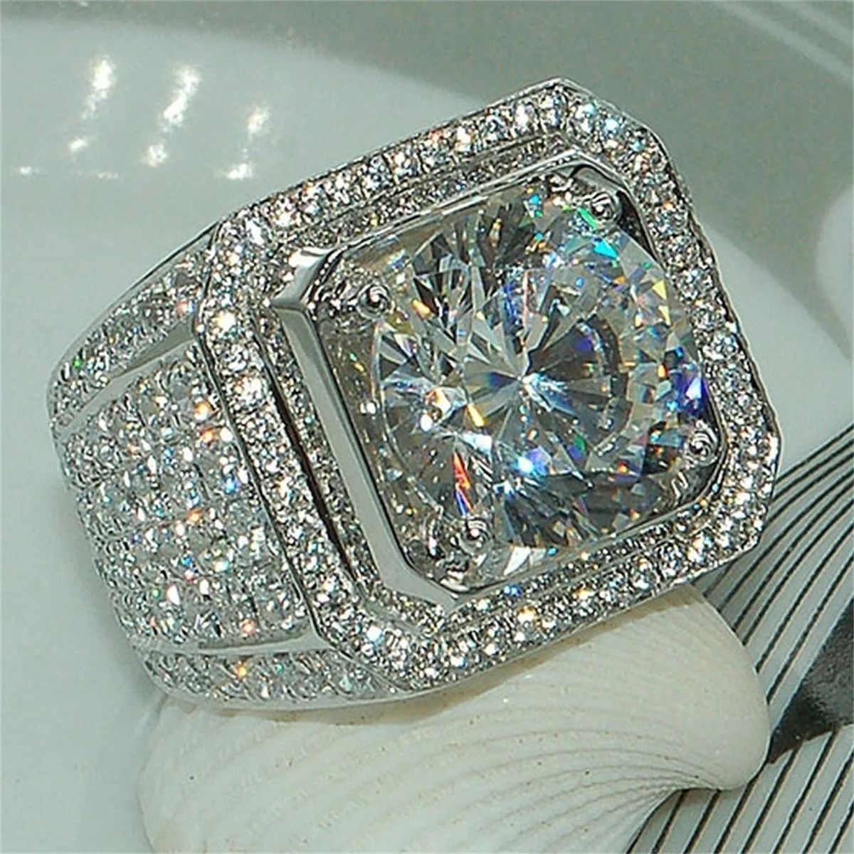 Gorgeous Men's Rhinestones Zircon Rings Luxury Silver Color Banquet Engagement Ring for Men Wedding Band Jewelry Gifts Wholesale