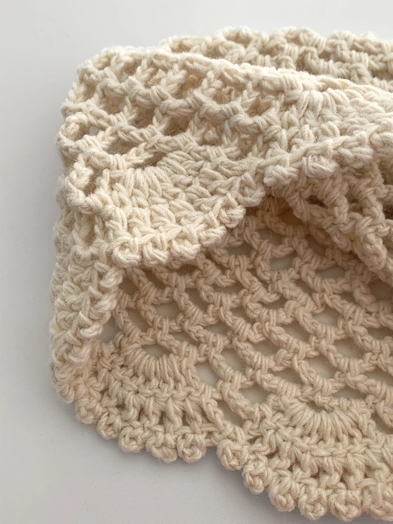 Cappello lavorato a maglia in pizzo fatto a mano in tinta unita per donna, cappello slouchy cavo sottile primaverile ed estivo, cappello turbante dolce letterario retrò