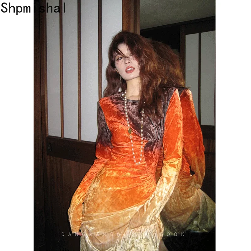 

Shpmishal 2023 New Korean Fashion Long Dress with Love Pleated Waist Design and Halo Dyed Gradient Velvet Dress Female Clothing