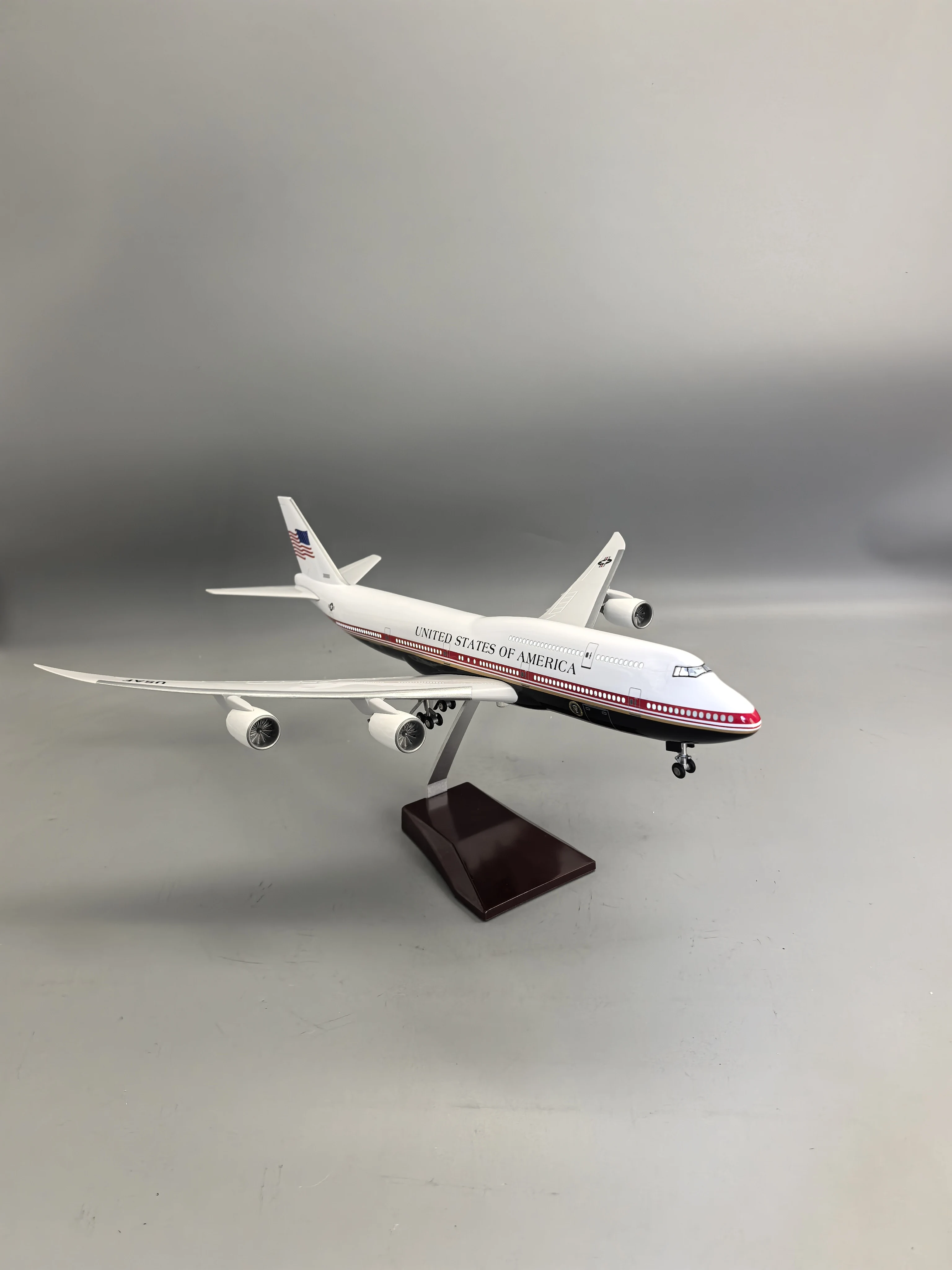 1/150 Scale airplane Model B747 US Air Force VC-25B Model Plane with Landing Gear Wheels Light(Touch or Sound Control)