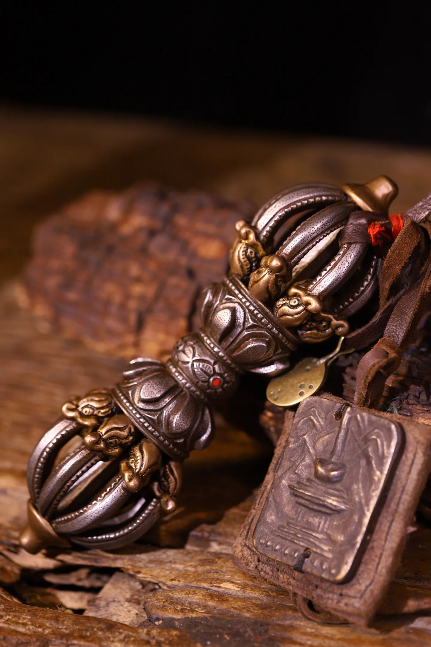 Old Sky Iron Gilded Mosaic Gem Dragon beast head Nine Shares Vajra Prayer Flag Pendant Amulet Dharam Town house Exorcism
