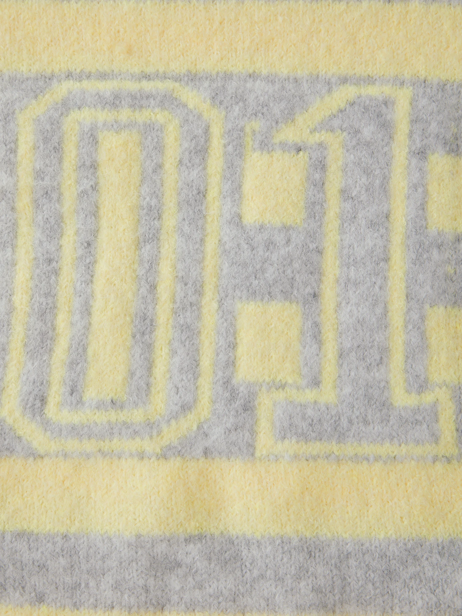 Damski kombinezon w kwiatowy wzór z odkrytymi ramionami, falbankami i paskiem, letni strój plażowy dla kobiet.