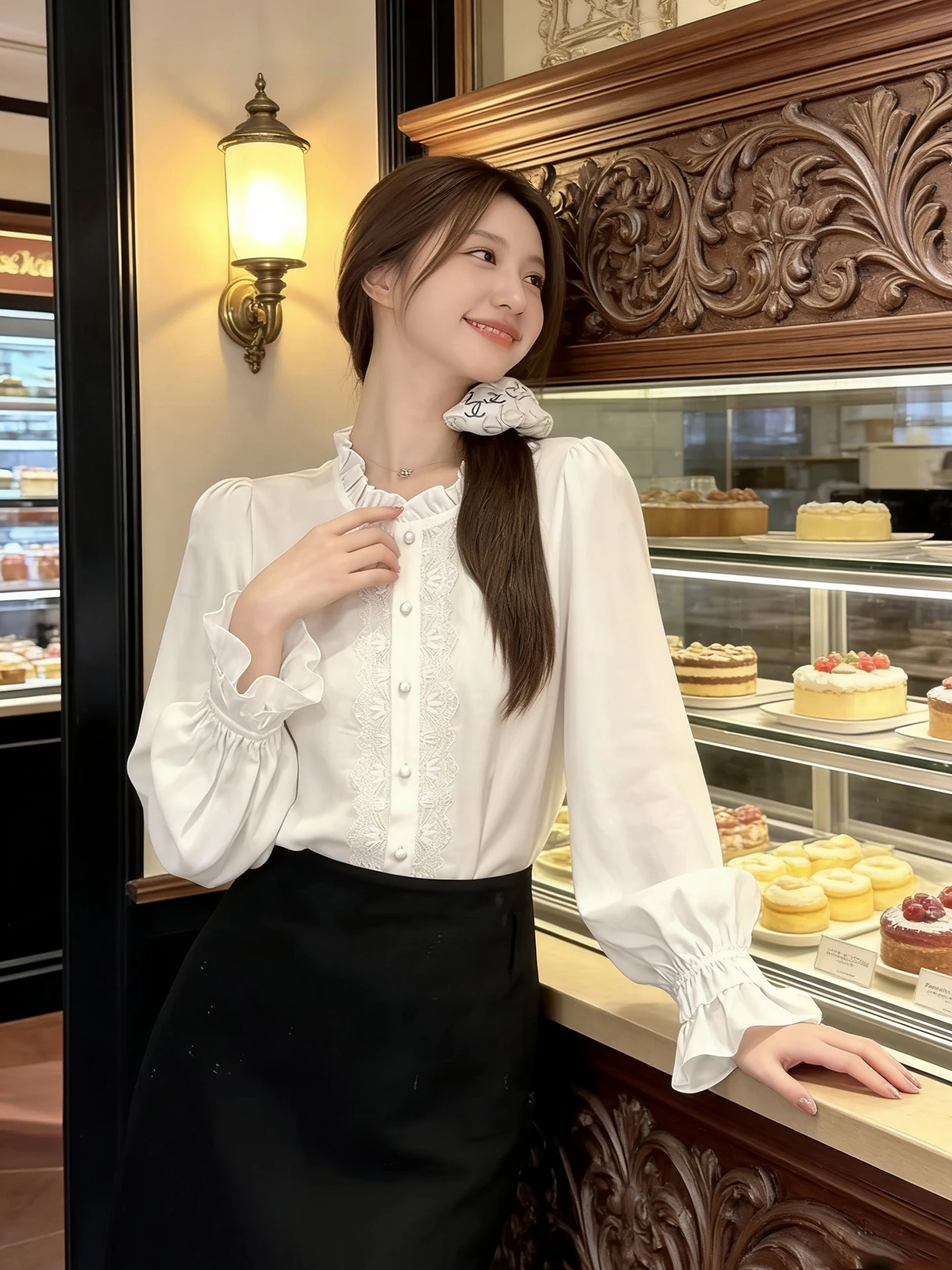 

French Sle Long Sve Lace Blouse Women's Loose Inner Wear irt Anti-Aging White Color Spring Autumn Season Faionable