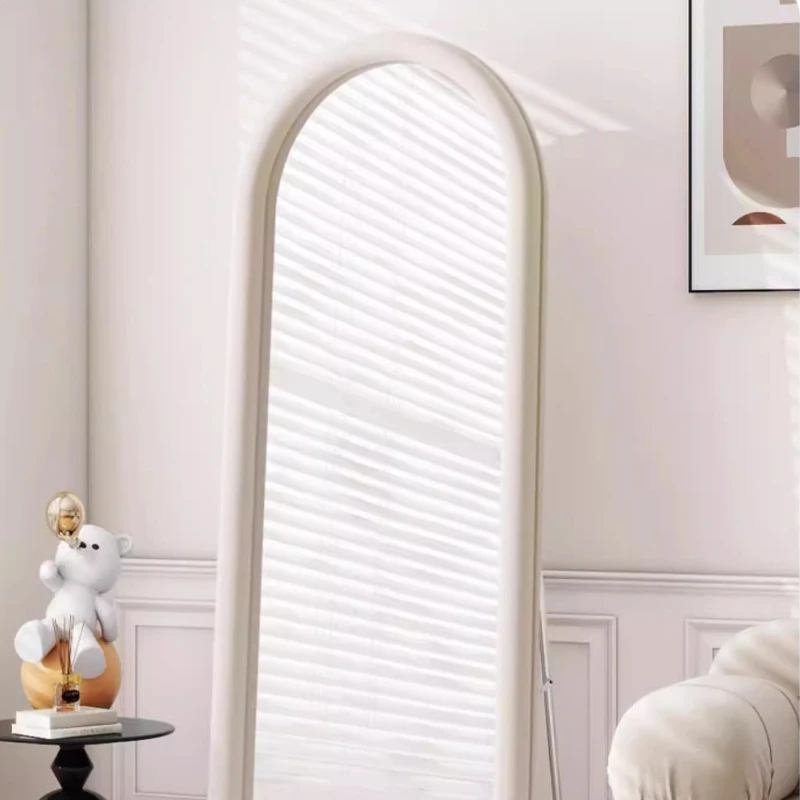 Luksusowe lustro na całą sylwetkę 180 cm, nowoczesne lustro podłogowe, meble do domu, minimalistyczny wystrój wnętrz, lustro na całej długości, ekskluzywne, eleganckie.