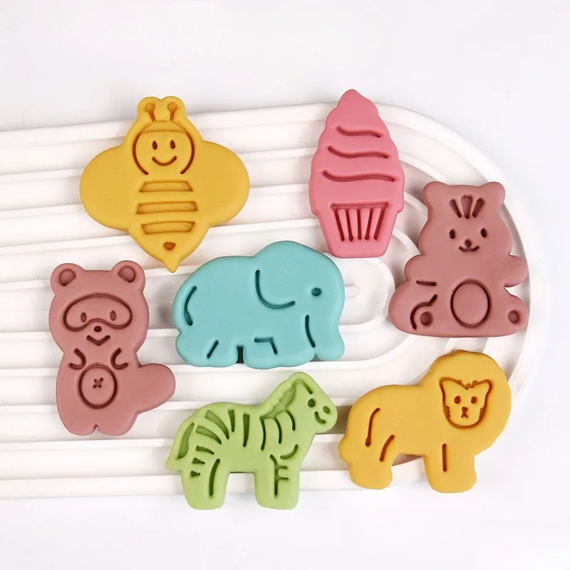 Mini Cute Cartoon Forest Animals Cookie Cutter and Fondant Embosser 3D Raccoon Panda Fondant Biscuit Mold Cake Decoration Tools