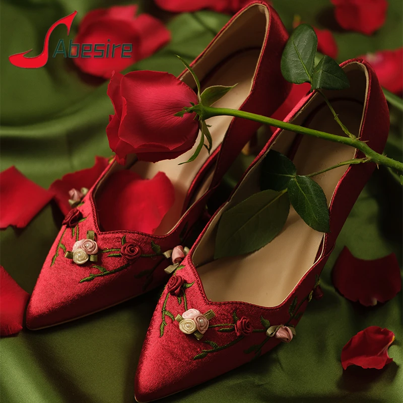 

Retro Rose Vine Embroidery Women's Pumps Sexy Pointed Toe Red Satin High Heels Stilettos Shallow Slip On Wedding Dress Shoes