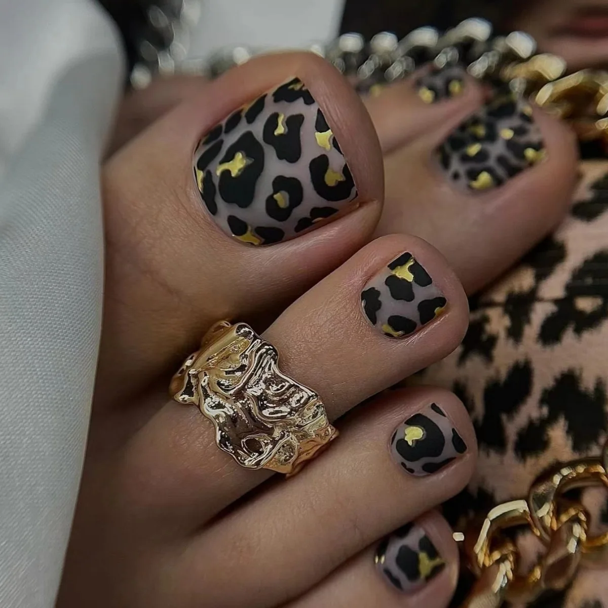 

24PCS Square Leopard Gold Foil Paper Wearing Nail Ladies' Toenails Nail Art Press on Nails Detachable Hottie Foot Fake Nails