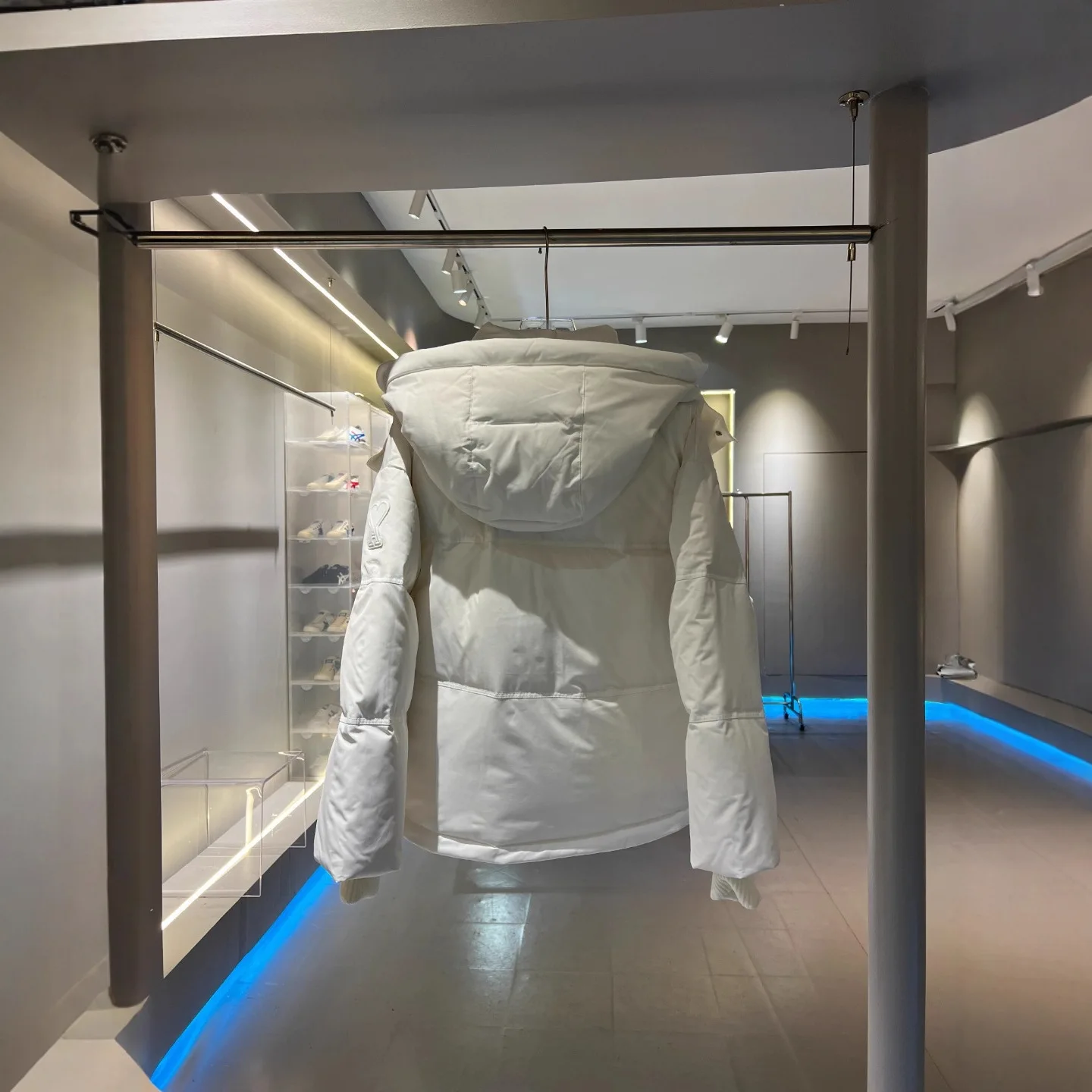 PuTian الإصدار العالي الأصلي 1:1 FW22 AMI القلب الشخصي كم شارة قصيرة بيضاء بطة أسفل سترة المرأة نمط غير رسمي