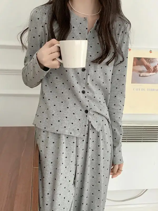 シンプルな水玉模様の純綿パジャマ女性の長袖長ズボンカジュアルホーム服セット快適で通気性のある秋の着用