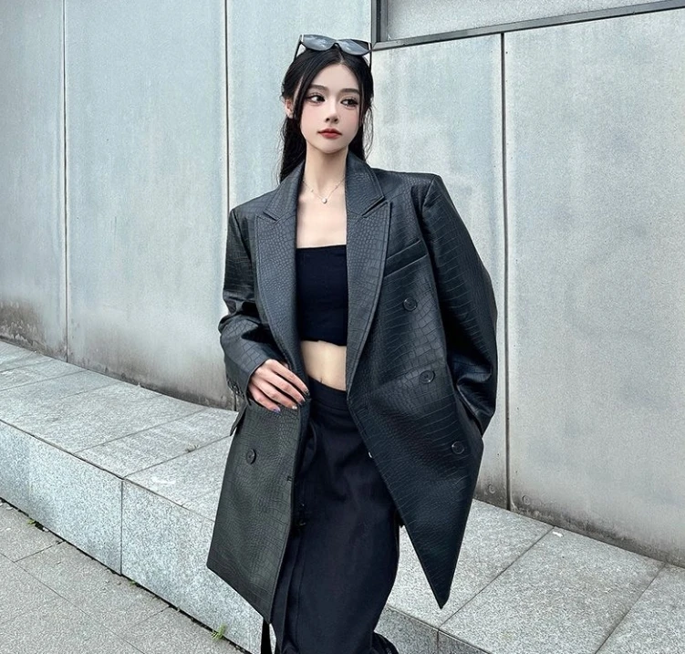 เสื้อคลุมยาวสีดำ แจ็คเก็ตหนังยาว เสื้อผ้าผู้หญิง สไตล์ใหม่ ฤดูใบไม้ผลิ ฤดูใบไม้ร่วง ระดับไฮเอนด์ ทรงหลวม สบายๆ สง่างาม