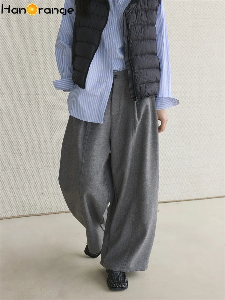 HanOrange 2025 invierno Simple moda compuesto terciopelo plisado cuchillo curvo pantalones silueta suelta pantalones negro/gris claro