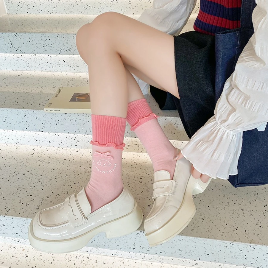 زوجان من جوارب أنبوبية متوسطة الحواف على شكل ربطة عنق على شكل فيونكة، مع تصميم جميل مثل الأساسية، دانتيل رقيق، مطابقة يومية #4