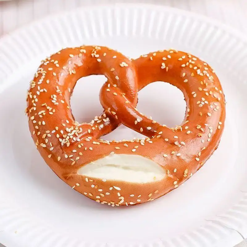 11,5 cm Künstliche Herz Brot Simulation Lebensmittel Modell Gefälschte Bagel Wohnkultur Konditorei Bäckerei Fenster Display Fotografie Requisiten – Detail 1