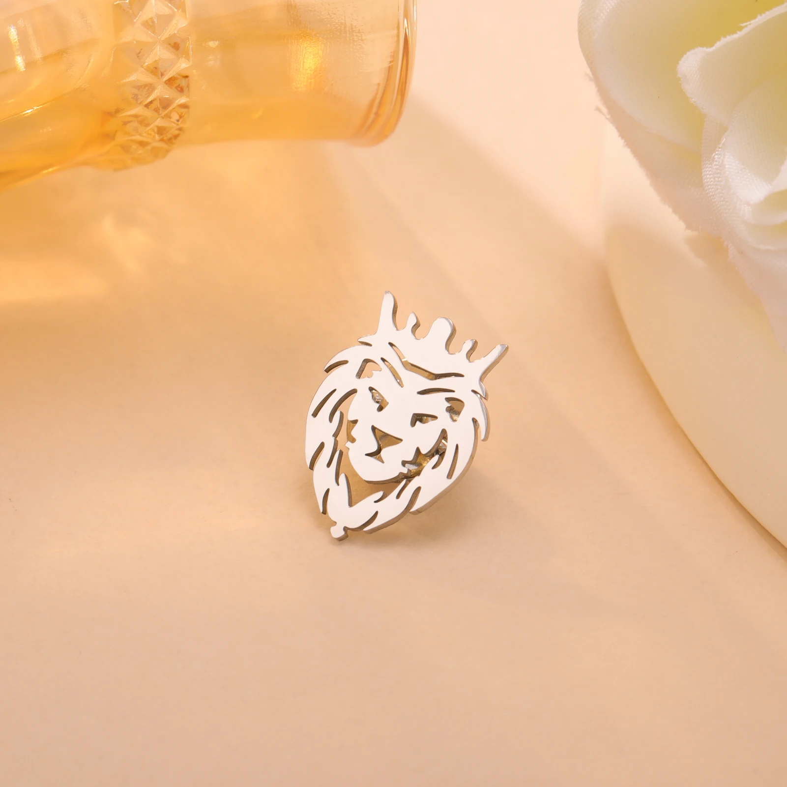 Cazador Stainless Steel Animal Crown Lion Pin Brooch for Men Women Suit Collar Badges Jewelry Wholesale New 2024 Trendy Gift