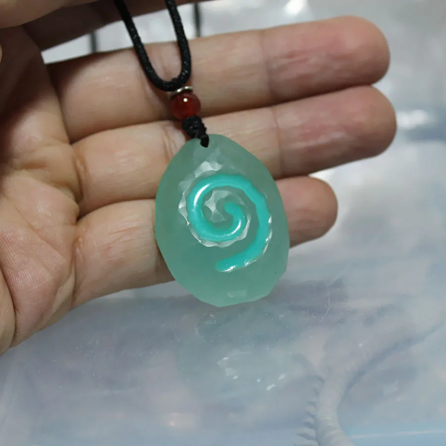 Luminous Necklace HearthStone Heroes of Warcraft Necklace GLOW In The DARK Night Pendant Charm Fashion Men Boy
