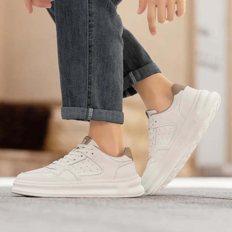 Nouvelles baskets blanches d'automne 2025 pour hommes et chaussures montantes épaisses décontractées – légères, augmentant la hauteur et confortables